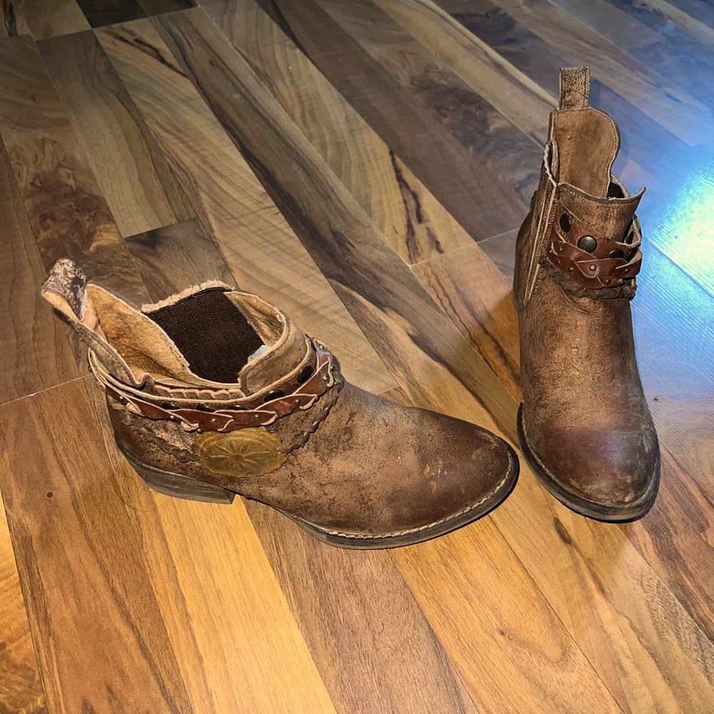 Women’s Ankle Cowgirl Boots